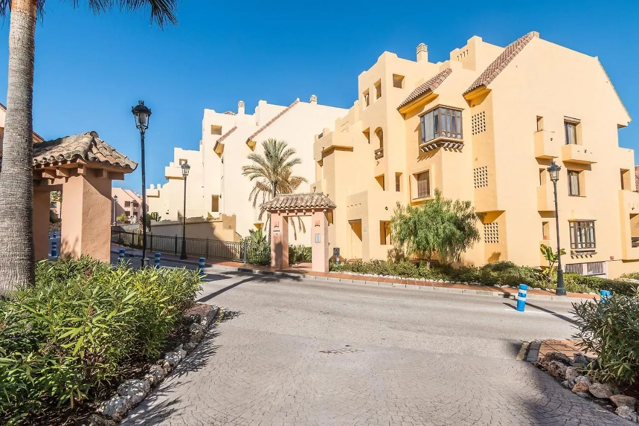2114-Apt With Nice Terrace With Pool View 마닐바 0*,  스페인